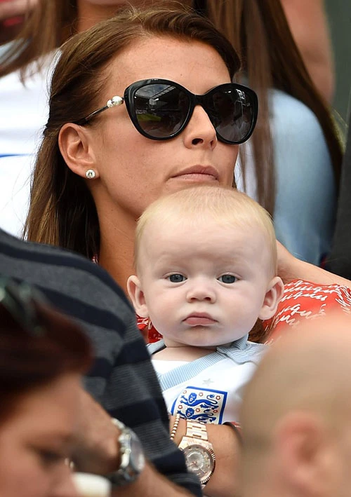 Vợ Rooney một nách ba con đến Pháp cổ vũ chồng ảnh 1